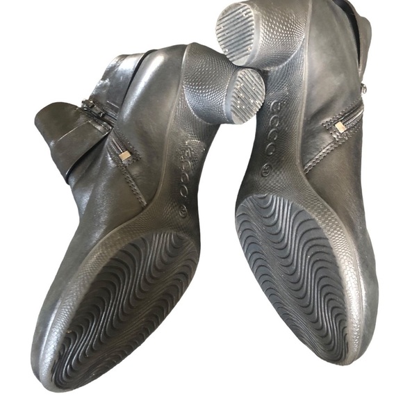 ECCO Sculptured 45 Ankle Bootie 6-6.5 Butter Soft Leather Black Dark Acadamia - Picture 5 of 7